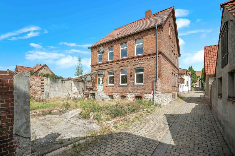„Verborgenes Juwel mit Potenzial: Vielseitige Wohnidylle am ruhigen Ortsrand“